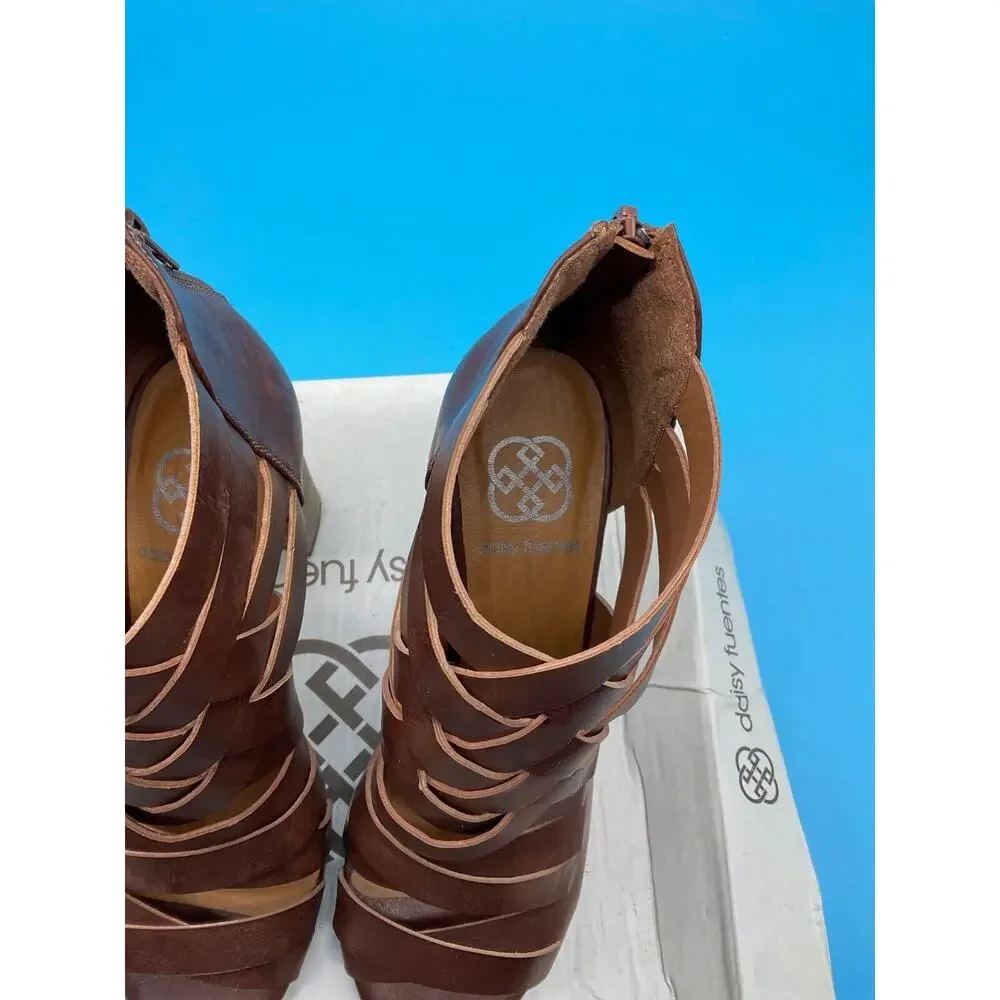 Daisy Fuentes Carrie Strappy‎ Heeled Sandals Cognac Size 6.5M